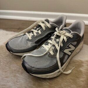 gray new balance sneakers size 9.5 mens